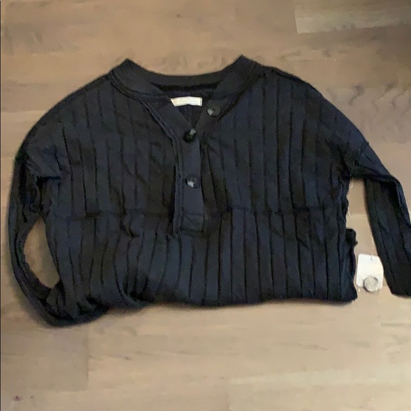 Sweater - Picture 1 of 2